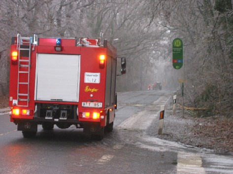 Ortsdurchfaht Scherenbostel ; Eisglatte Straßen