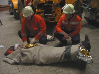 Schockpatient, betreut durch Feuerwehr