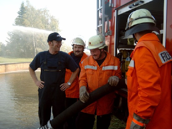 Ansaugen aus der Schleuse mit dem TLF