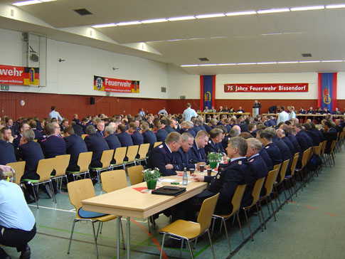 Mehrzweckhalle im Feuerwehr Look