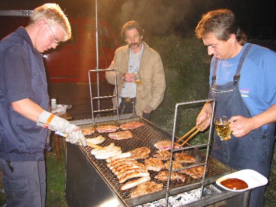 Grillen unter Flutlich - auch nett !! 