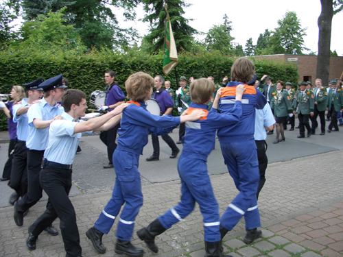 Gute Laune beim Schützenausmarsch