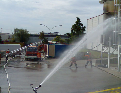 Wasserwerfer im Einsatz