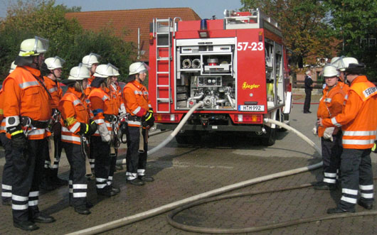 Antreten am Löschgruppenfahrzeug