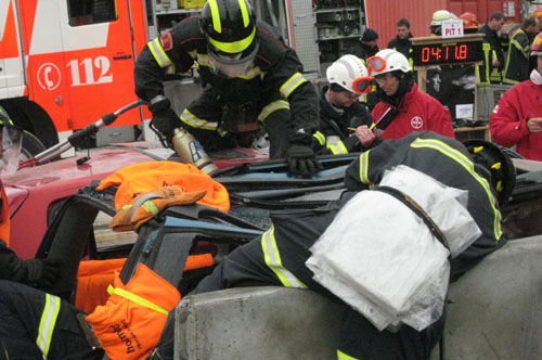 Rettungsöffnung schaffen