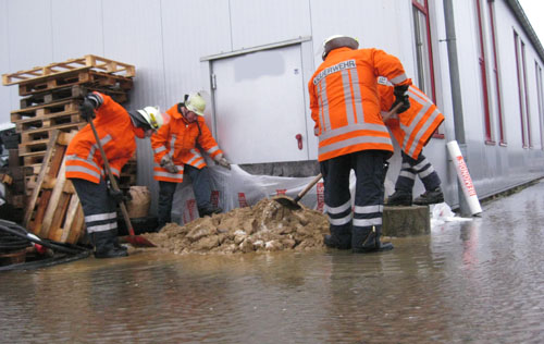 Sandwall gegen die Wassermassen