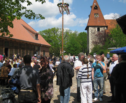 2010 Maibaum auf dem Amtshof