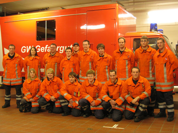 2011: Gefahrgutgruppe Bissendorf vor dem GW-G