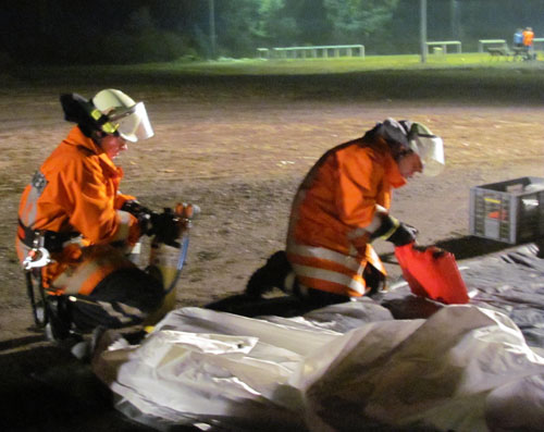 Aufbau Schnelleinsatzzelt an der Einsatzstelle