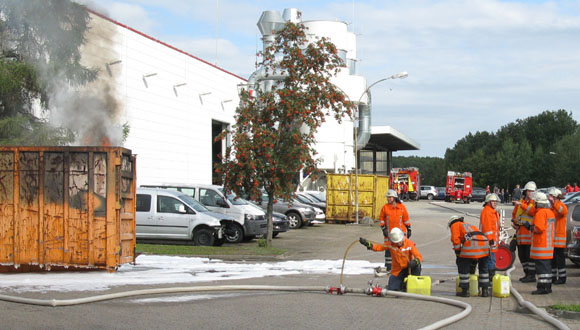 EA brennende Container Mulde