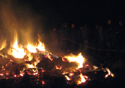 Gemütlichkeit am wärmenden Feuer