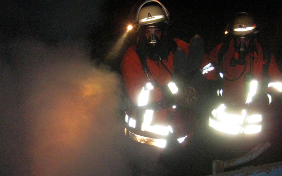 Brandbekmpfung bei Schuppenbrand