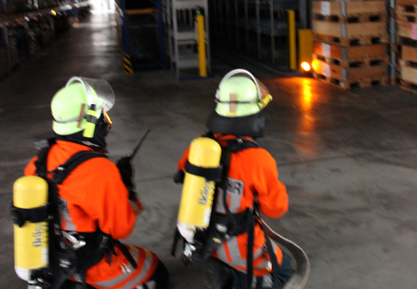 Brandbekämpfung in der Halle