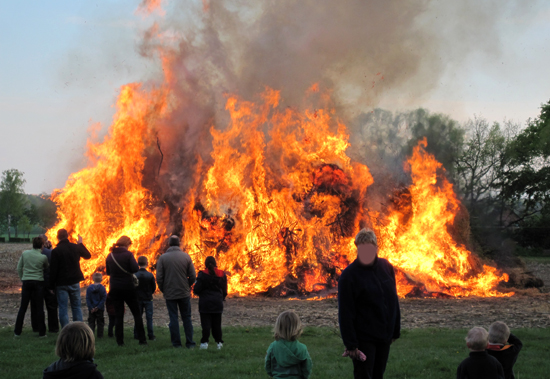 Osterfeuer Scherenbostel