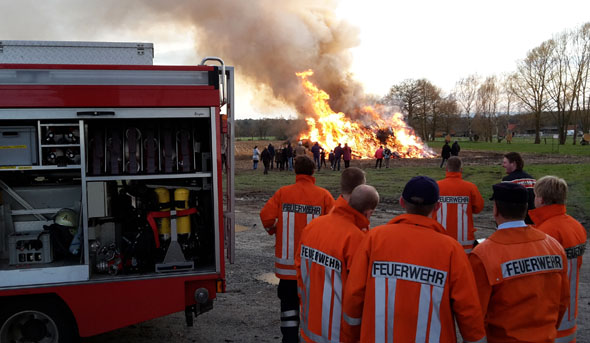 Osterfeuer Scherenbostel