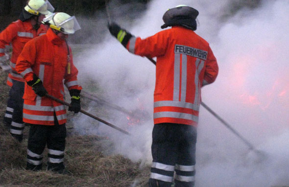 Feuerpatschen bei Vegetationsbrand