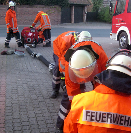 Tragkraftspritze in Betrieb nehmen