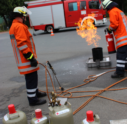 Feuerlscher im Einsatz