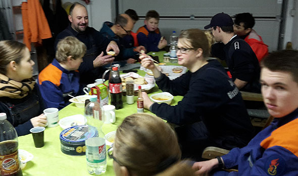 2018:Verpflegung in einer Garage