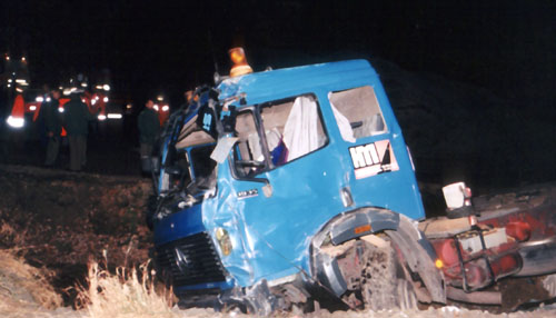 Eingedrückte Fahrerseite des LKW