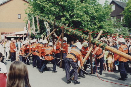 Maibaum aufstellen